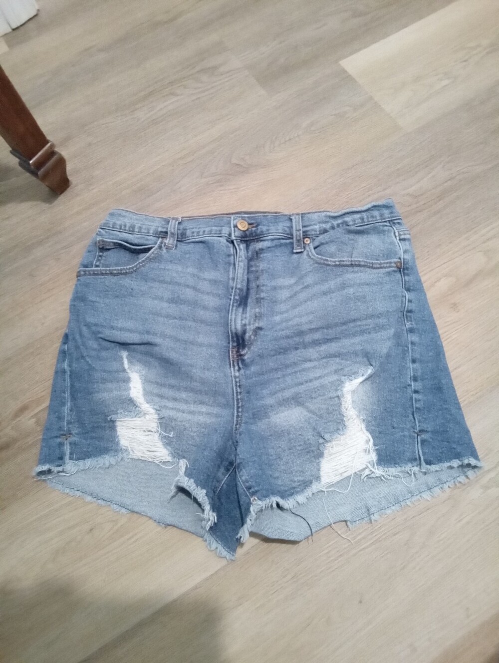 Celebrity Pink Junior's 15 (32)Casual High-Rise Distressed Denim Shorts